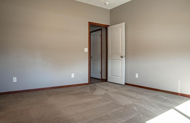 Building Photo - 1139 SW 6th St