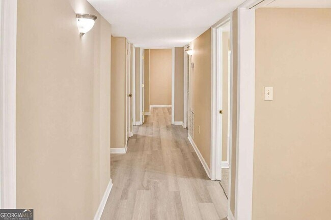 Building Photo - 220 Winding Stream Trail