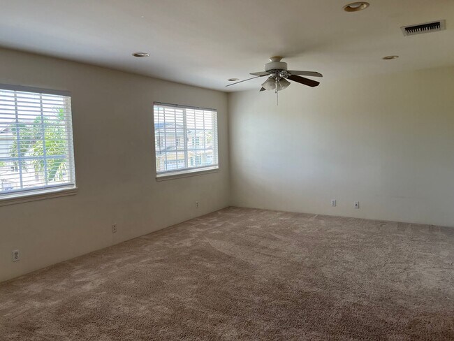 Building Photo - Ewa Gentry Large 2 story - 4 bedrooms, 3 b...