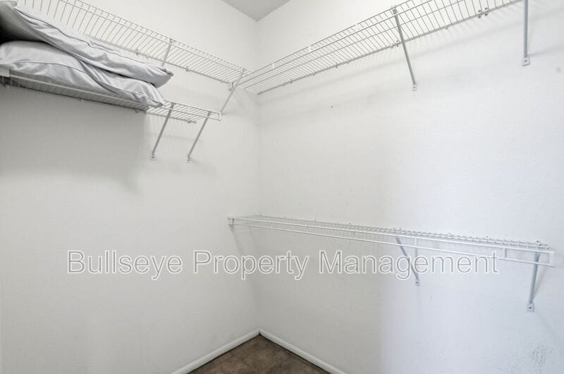 Building Photo - 15893 W Arrowhead Dr