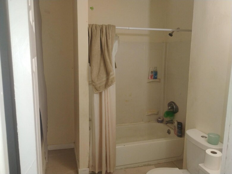 Building Photo - 13 Poplar Pl