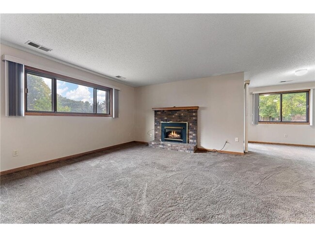 Building Photo - 560 Donegal Cir