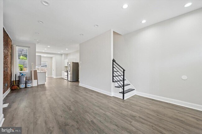 Primary Photo - 2835 W Montgomery Ave