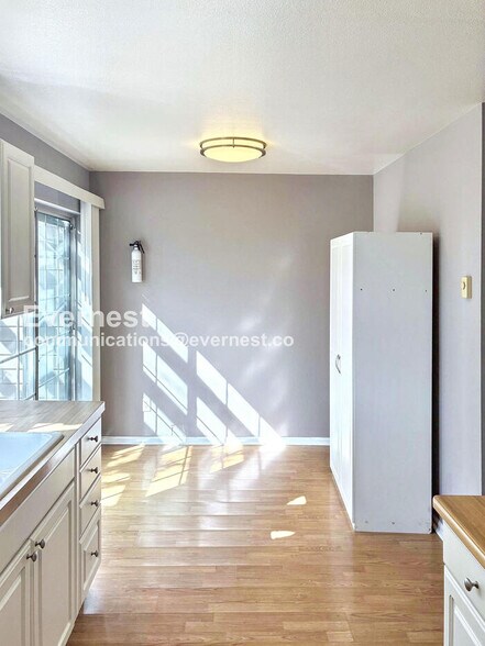 Building Photo - 2828 Silverplume Dr