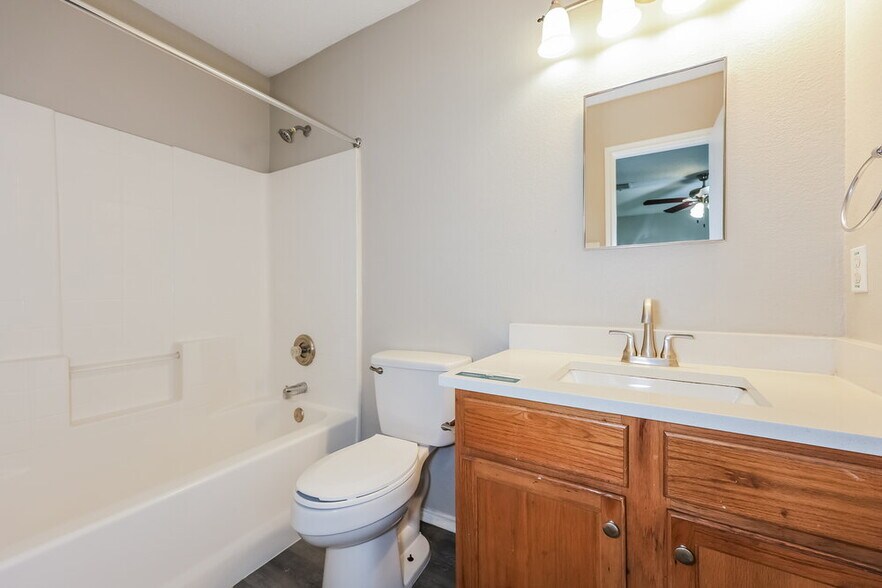 Building Photo - 8757 Garden Springs Dr