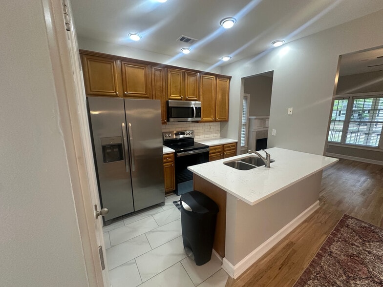 Building Photo - Room in Single Family Home on Godfrey Dr NW