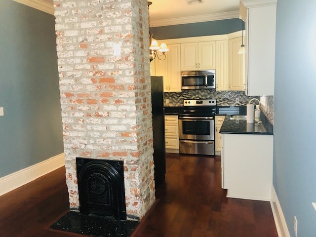 Kitchen - 617 4th St