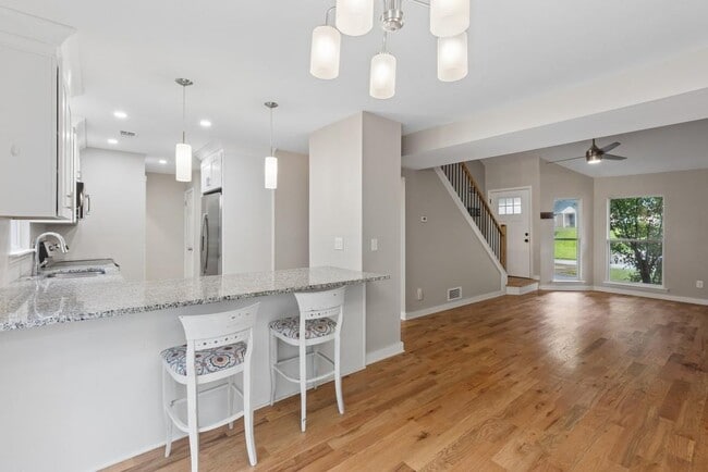 Building Photo - 4930 Farmstead Ct NE