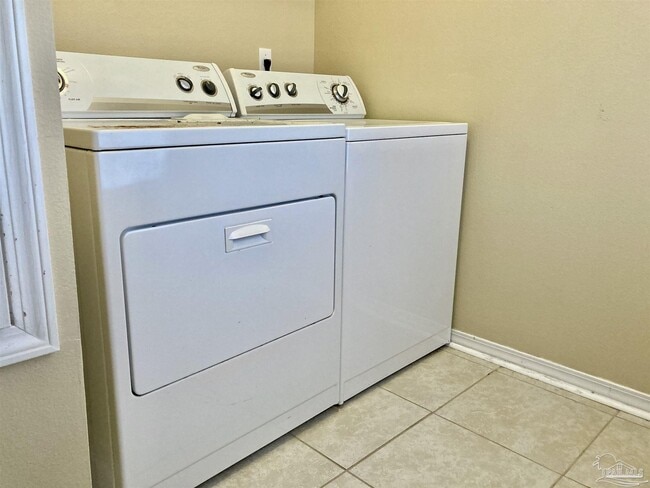 Building Photo - 2470 Trailwood Dr