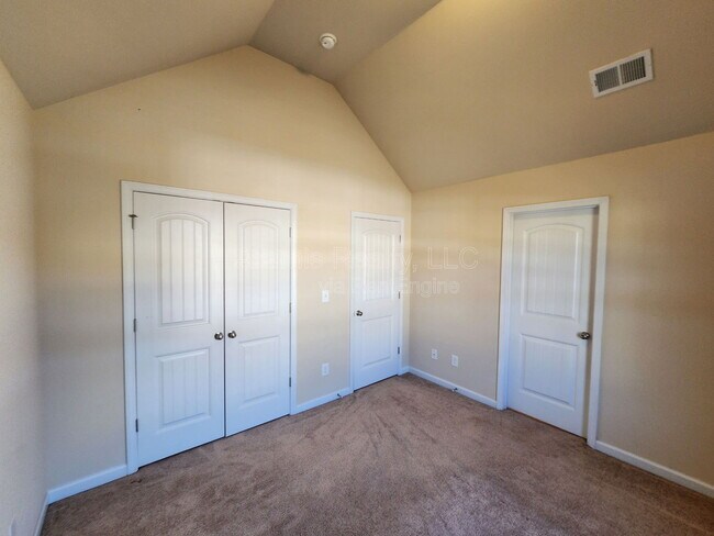 Building Photo - 2385 Capella Cir SW