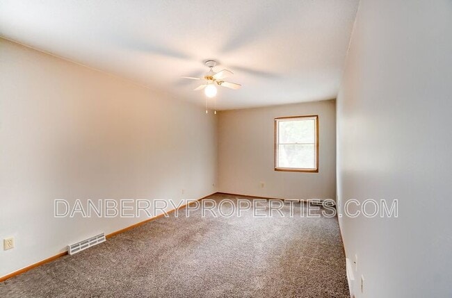 Building Photo - 3162 Kylemore Rd