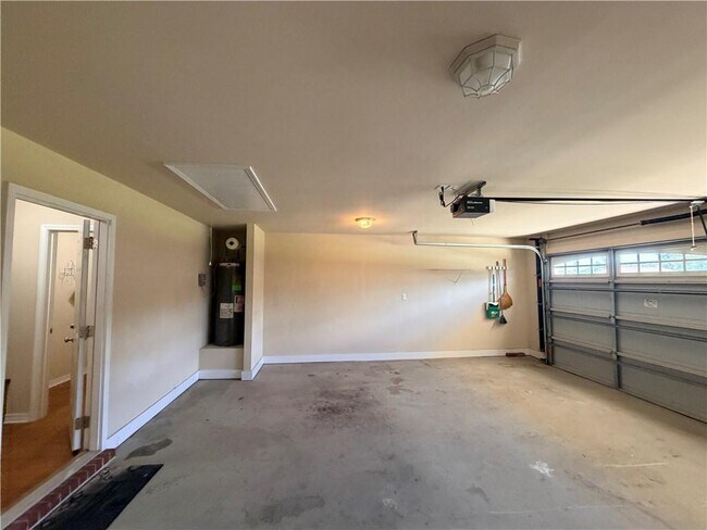Building Photo - 9646 Estate Dr