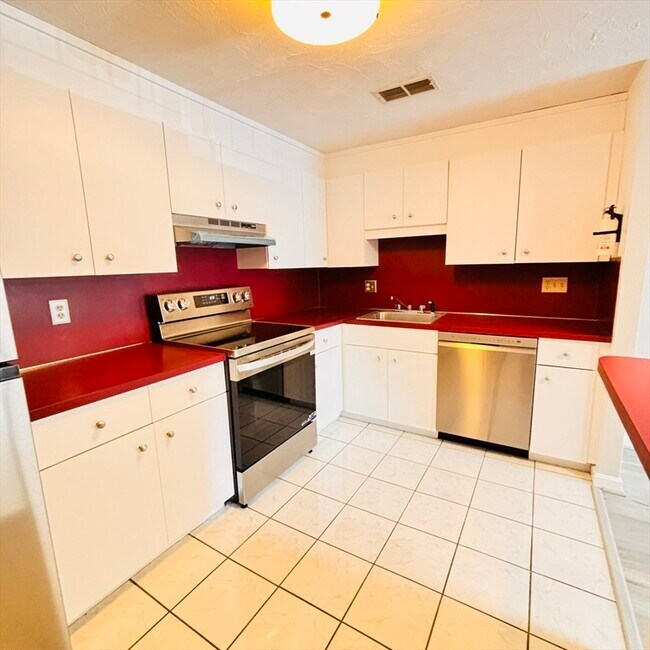 Building Photo - 364 Neponset St