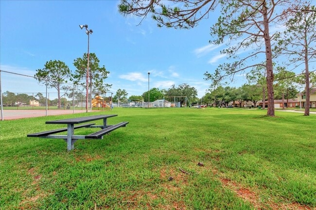 Building Photo - 15131 Cranbourne Dr