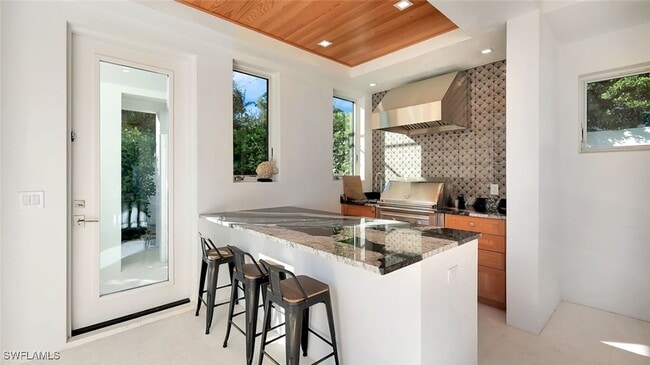 Building Photo - 739 5th Ave N