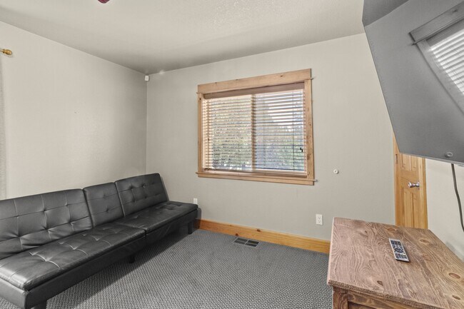 Building Photo - 307 Heath Dr