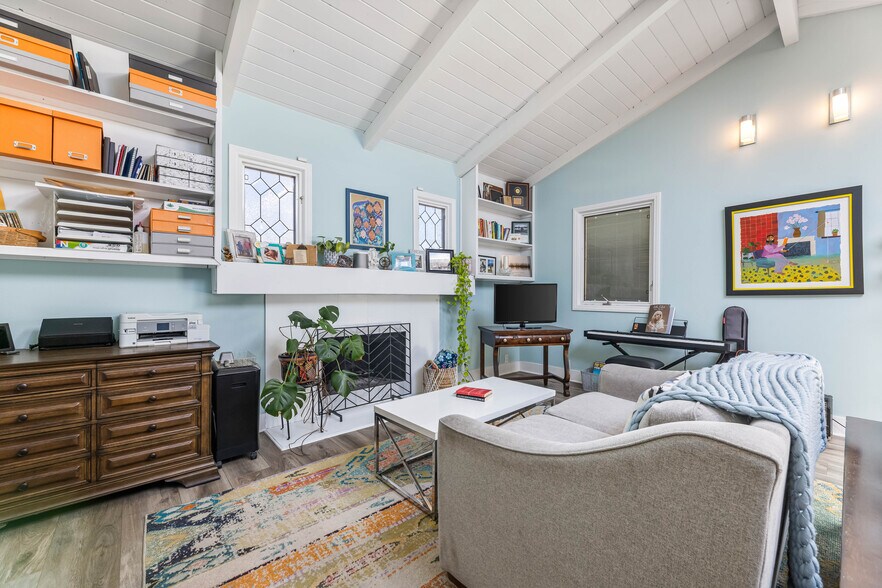 Building Photo - 15306 Arcturus Ave