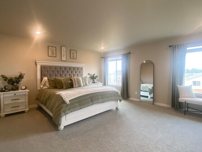 Building Photo - Modern Bonney Lake Home w/ AC  **SHORT TERM LEASE **