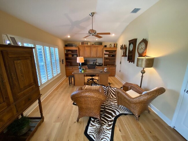 Building Photo - Exquisite - Turnkey, 3 bed + 2 1/2 Bath + ...