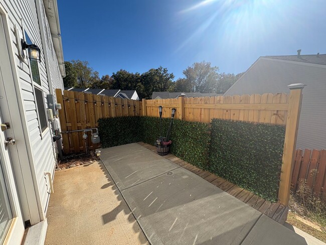 Building Photo - Spacious Townhome Available Now!