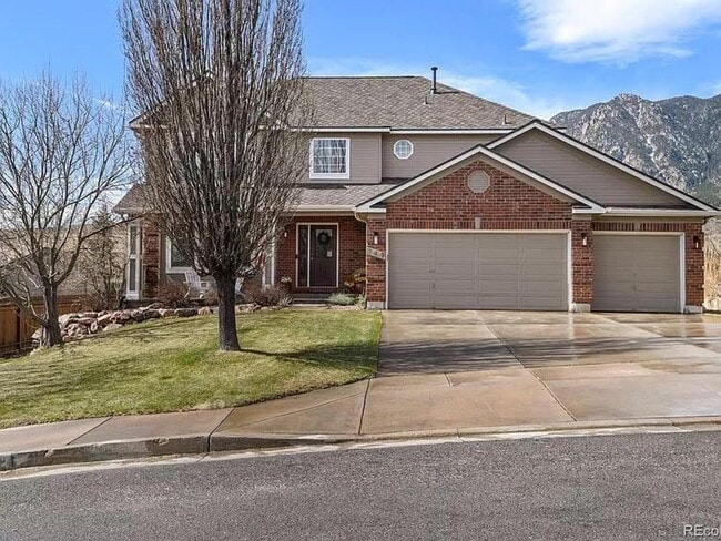 Primary Photo - Beautiful 5 Bed, 4 Bath Home in D-12, Minutes from Ft. Carson, Shopping and Downtown