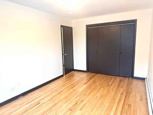 Building Photo - 424 Elgin Ave