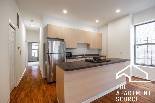 Primary Photo - 2835 W Medill Ave