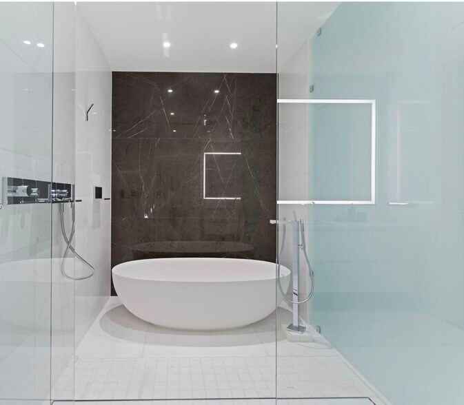 Building Photo - 300 Biscayne Boulevard Way