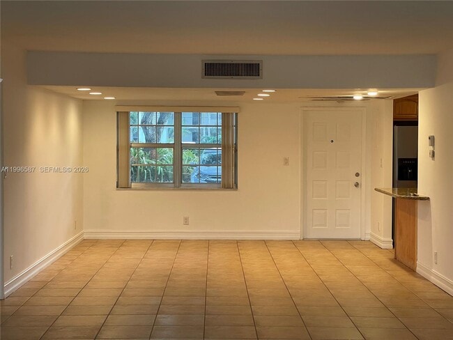 Building Photo - 4009 N Cypress Dr