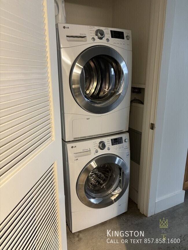 Building Photo - 26 Sunnyside St