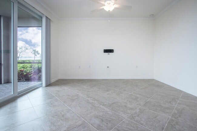Building Photo - Riverfront Condo - 2 bed - 2 bath for rent