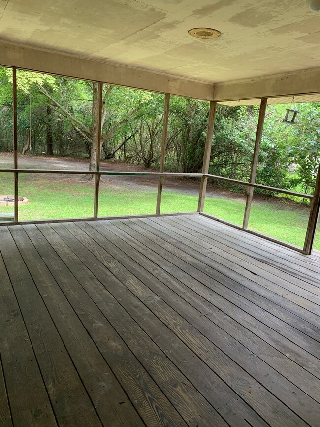 Building Photo - 3 Bedroom 1.5 Bath House on N. Wallace Ava...