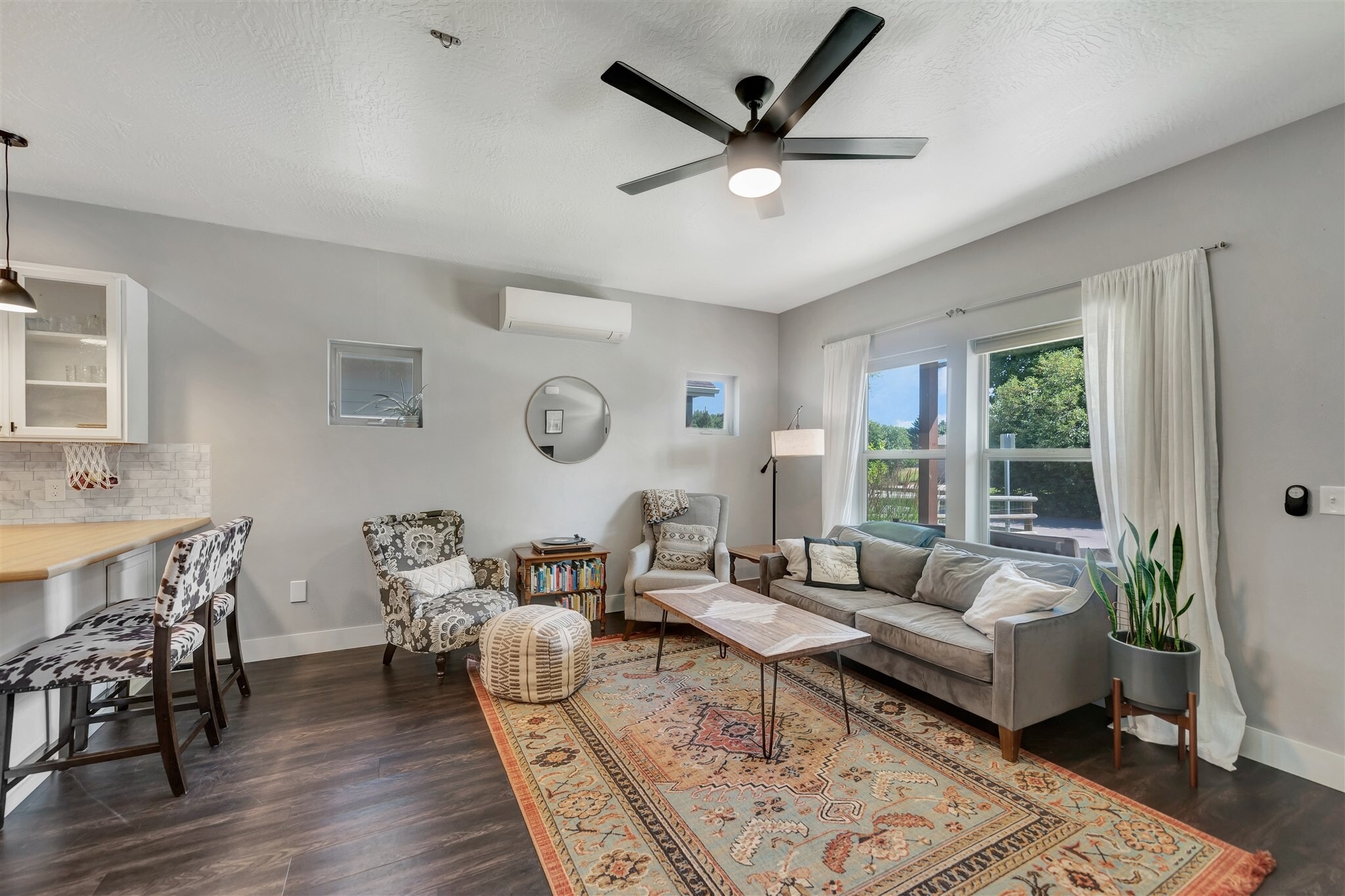 Building Photo - 365 Hiberta St