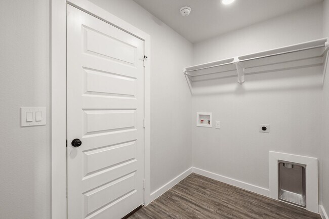 Building Photo - Pre-leasing for July in Bell Farms!