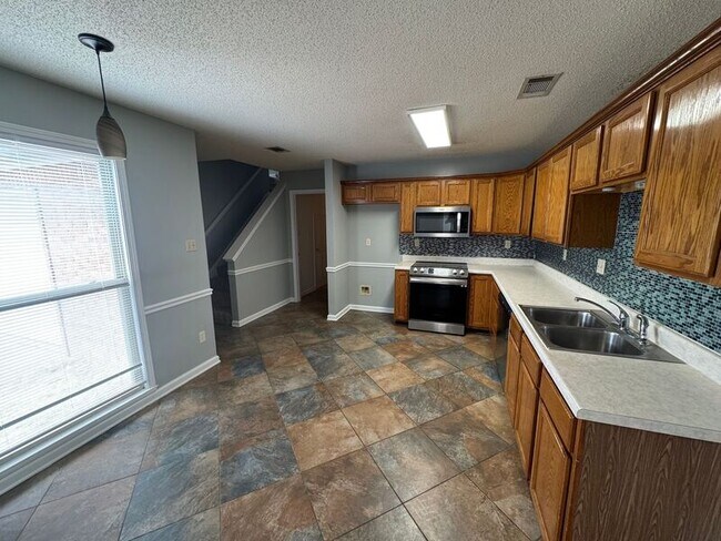 Building Photo - 8594 Sun Vista Dr N