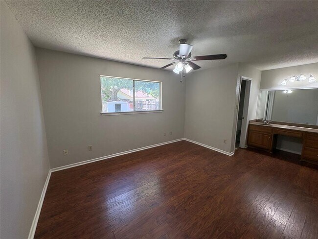 Building Photo - 2304 Silver Spur Dr