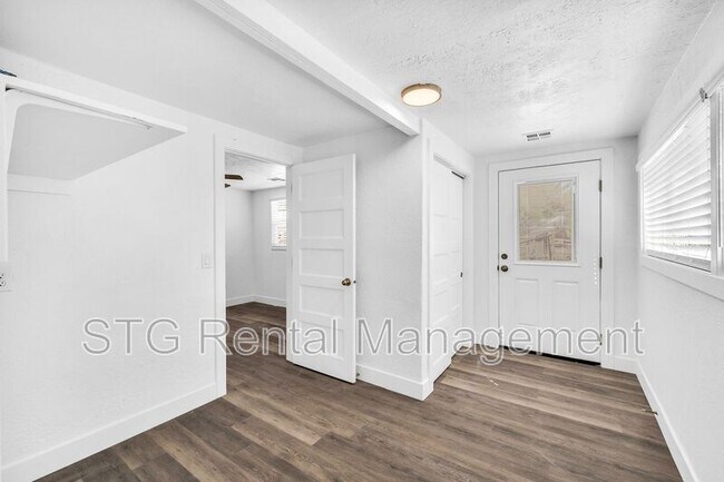Building Photo - 300 W 100 N