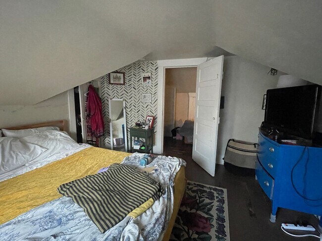 Building Photo - Beautiful 4-Bedroom Home in the Heart of Wallingford