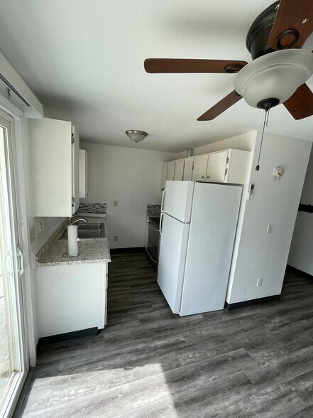 Kitchen - 3695 Fargo St