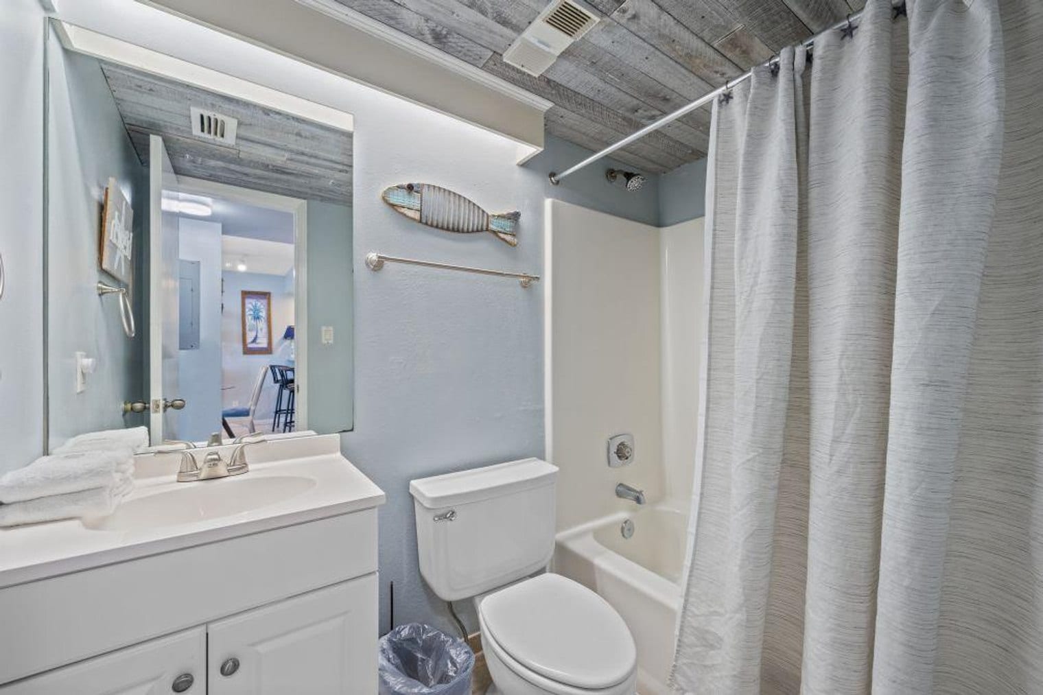 Building Photo - 505 E Beach Blvd