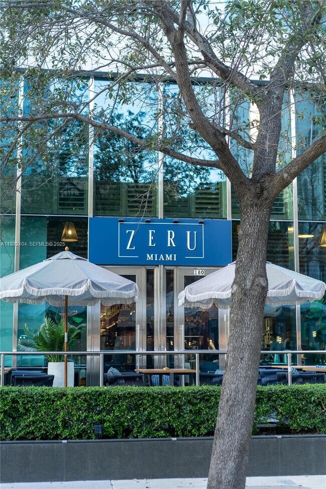 Building Photo - 1395 Brickell Ave