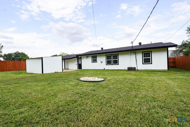 Building Photo - 913 Hander Ln