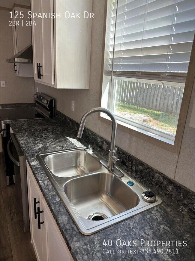 Building Photo - 125 Spanish Oak Dr