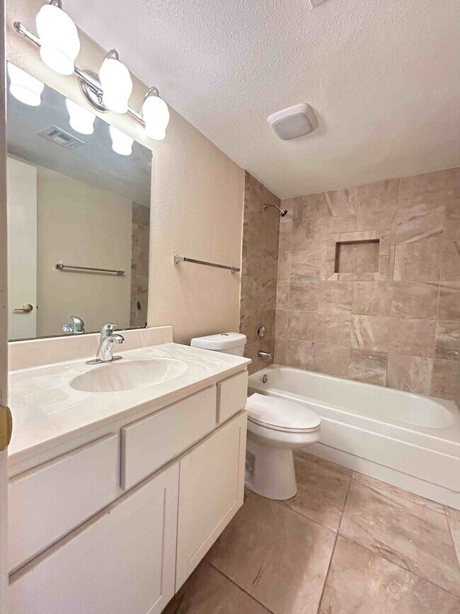 Building Photo - GORGEOUS REMODEL! 2 BED 2 BATH IN POINTS W...