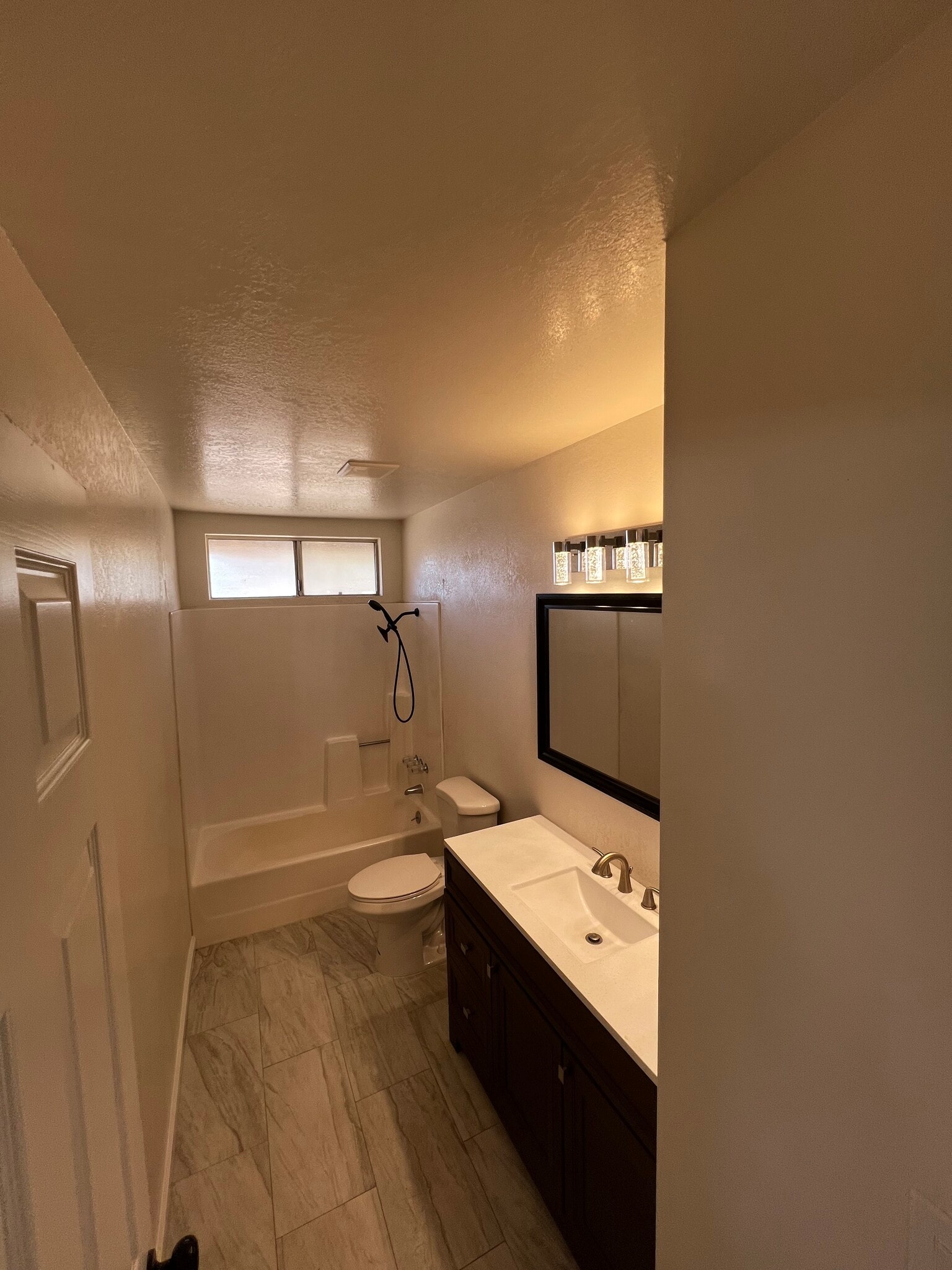 Main bathroom - 6941 Hanford Ave
