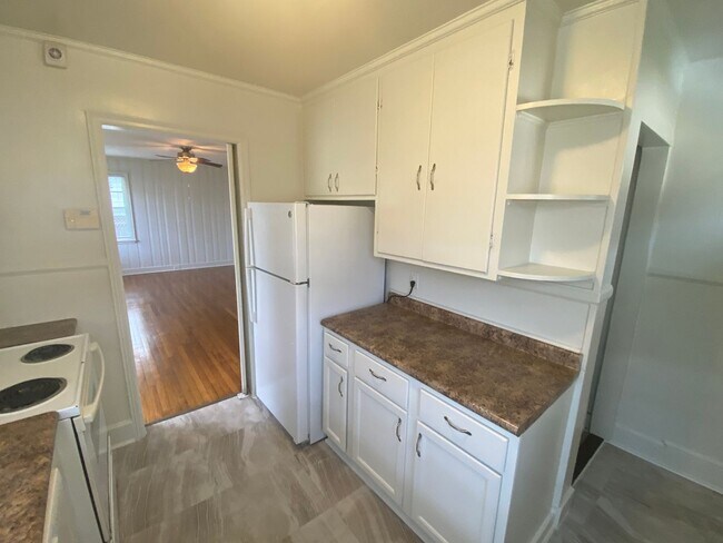 Building Photo - Adorable Old West Durham Home / Fenced Bac...