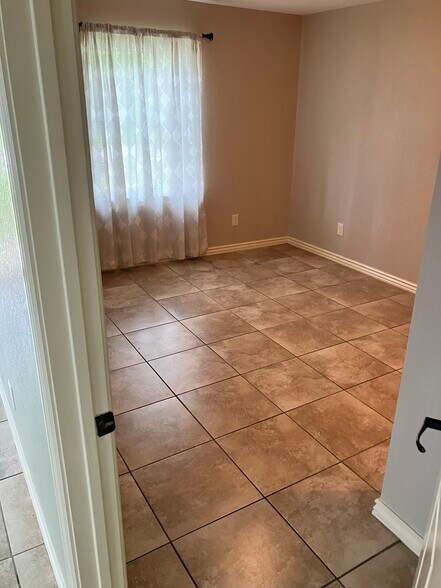 Bed1 - 805 NW B St