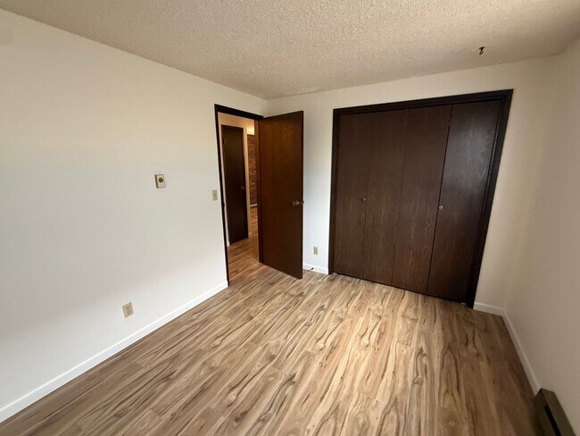Building Photo - Spacious Single-Level Living with Retro Charm, Private Garage & Abundant Storage