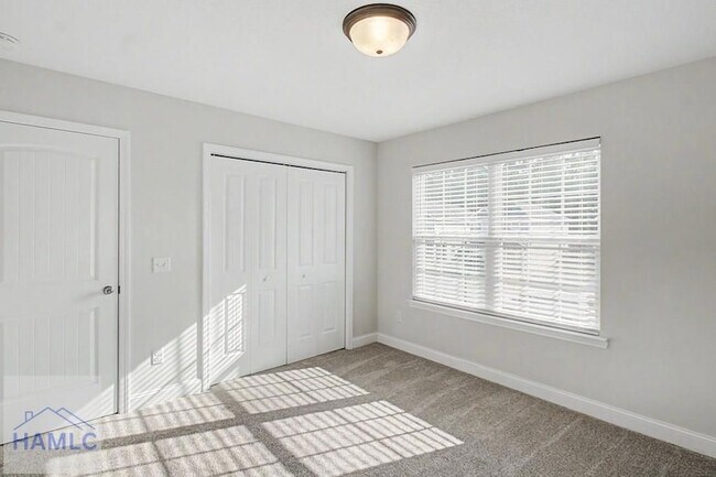 Building Photo - 157 Hamlet Ct