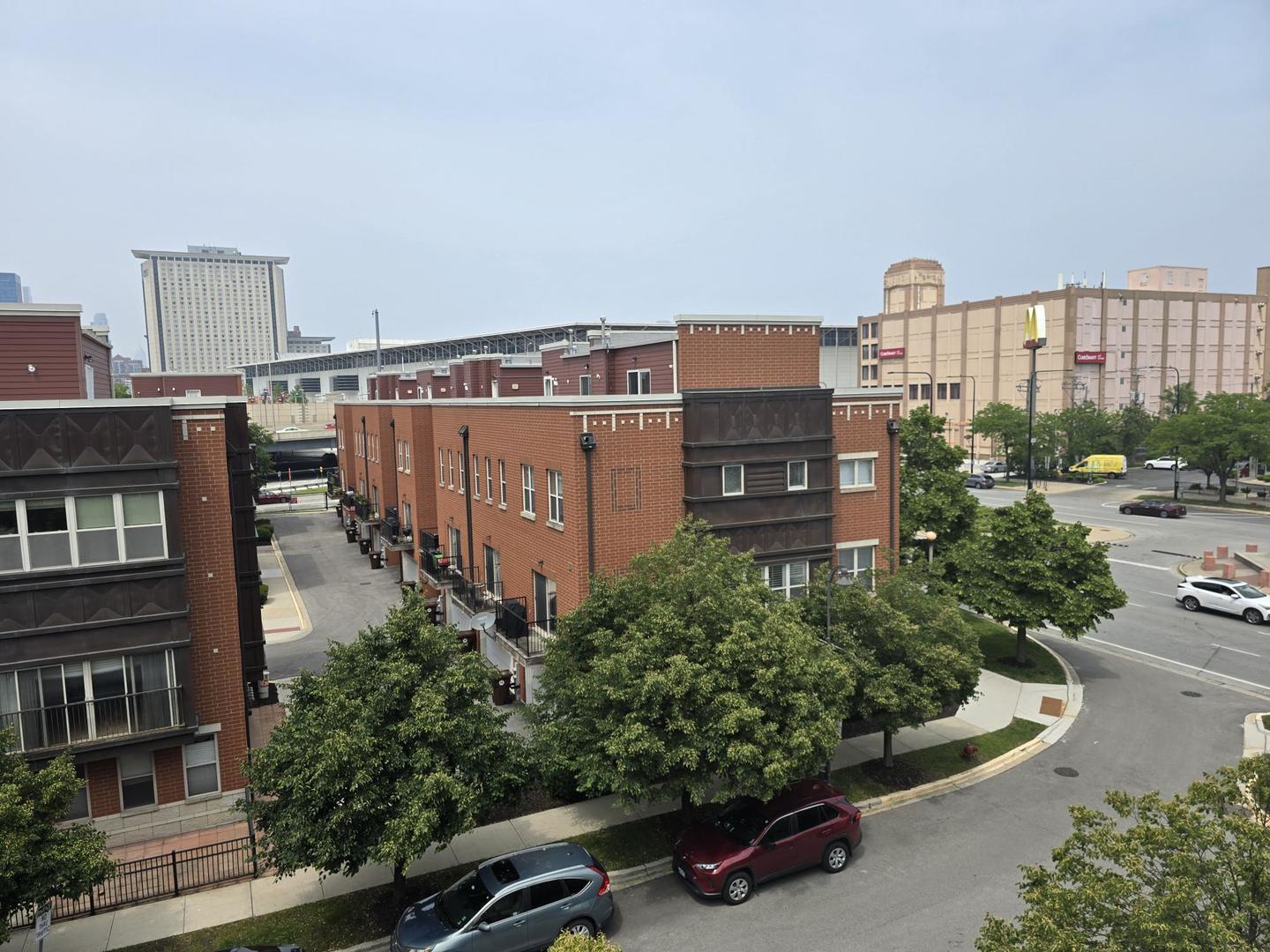 Building Photo - 353 E Eastgate Pl